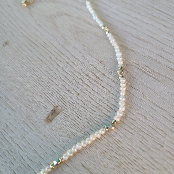 Kendra Scott Scarlet Gold Choker Necklace in White Pearl - Picture 2 of 2
